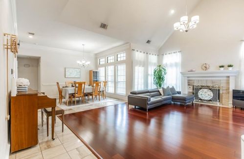 700 Crest Ridge Ct, Irving TX  75061-9325 exterior