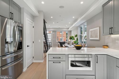 2200 Kater St, Philadelphia PA 19146-1139 exterior