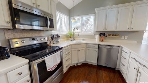 9327 Chartres Ave, Sandy, UT 84070-6626