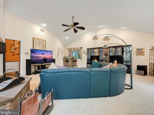 2253 Deerfield Dr, Media PA 19063-1833 exterior