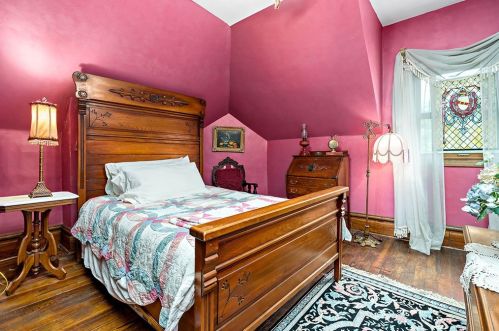 654 Bower Hill Rd, Pittsburgh PA 15243-2040 exterior