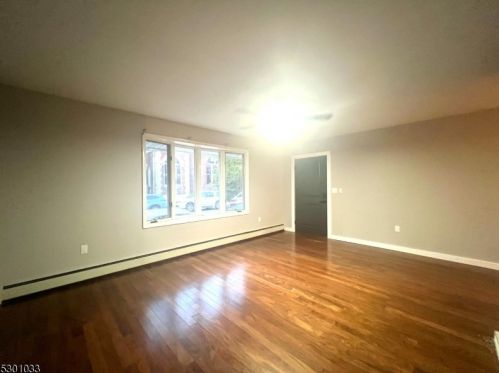 366 Walnut St, Newark NJ  07105-2608 exterior