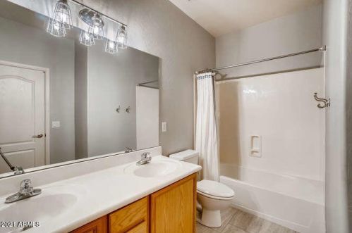 2426 Barbie Ln, Phoenix AZ 85085-5004 exterior