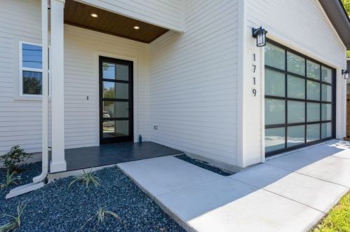 1719 Bunche Rd, Austin TX  78721-2201 exterior