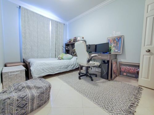 834 105 Ave, Naples FL 34108-1844 exterior