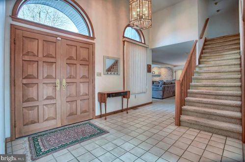 409 Dart Dr, Hanover PA 17331-1327 exterior