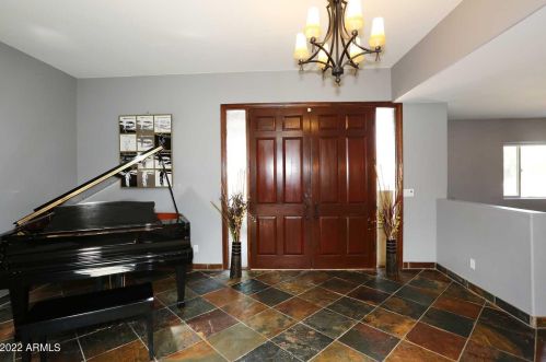 4451 Earll Dr, Phoenix AZ 85031-3821 exterior