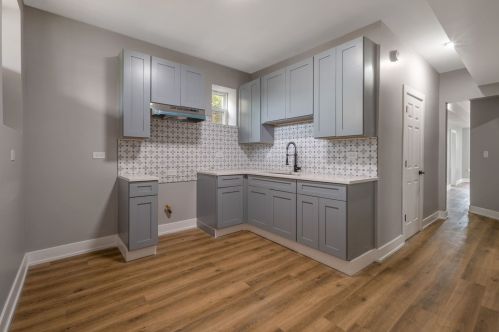 6804 Champlain Ave, Chicago IL 60637-4115 exterior