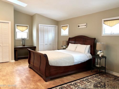 6856 118 Ave, Fennville MI 49408-9766 exterior