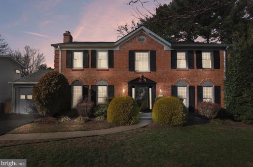 8 Hastings Cir, Rockville, MD 20850-3011