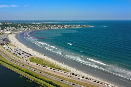 333 Tuckerman Ave, Middletown RI 02842-6049 exterior