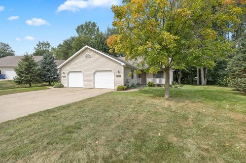 6148 Fairgrove St, Kalamazoo, MI 49009-1895