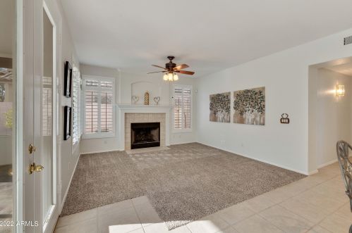 2737 Amberwood Dr, Phoenix AZ 85045-4208 exterior