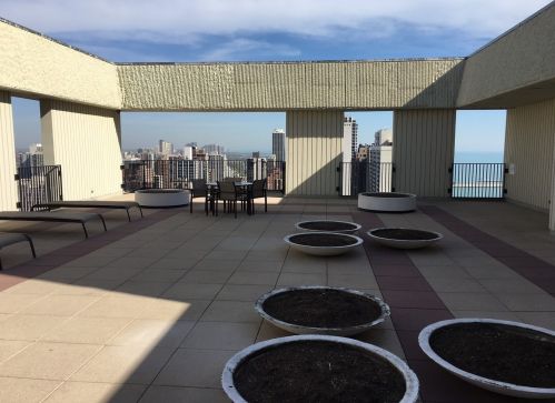 100 Bellevue Pl, Chicago IL 60611-1157 exterior