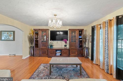 381 Thornhill Dr, Hanover PA  17331-7976 exterior