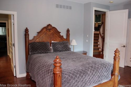 3586 Walnut Brk Dr, Rochester MI 48309-4065 exterior