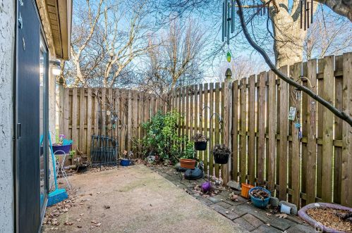 22 Carriage Pl, Edison NJ 08820-4020 exterior