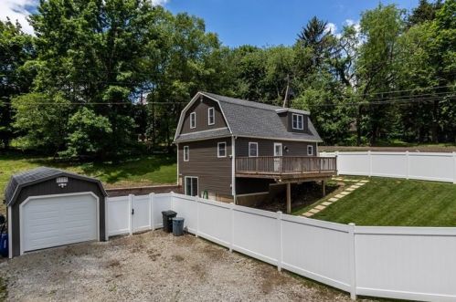 821 Old Thorn Run Rd, Moon Twp, PA 15108-1151