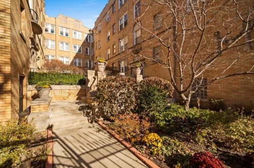 844 Ainslie St, Chicago, IL 60640-3948