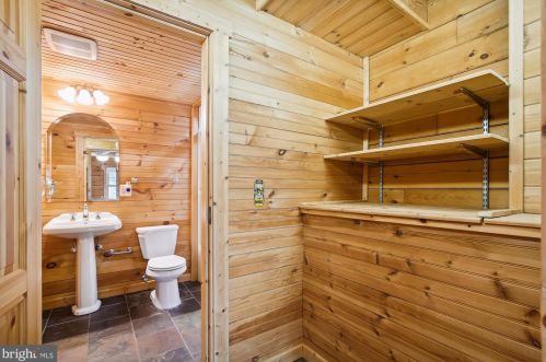 3432 Memorial St, Alexandria VA 22306-1548 exterior