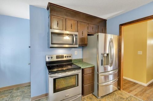 156 Avery St, Manchester CT 06042-1756 exterior