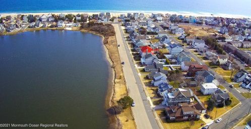 320 Elizabeth Ave, Point Pleasant Beach NJ 08742-4133 exterior