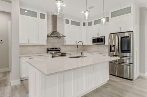 125 11 St, Naples FL 34117-2298 exterior