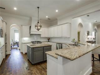 7502 Marquette St, Dallas TX  75225-4521 exterior