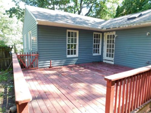 31 Linda Ave, Uncasville, CT 06382-1722