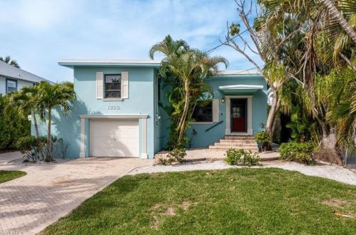 1283 Grand Canal Dr, Naples FL 34110-1506 exterior