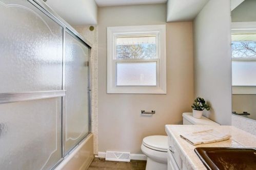 4870 82, Milwaukee WI 53220-4219 exterior