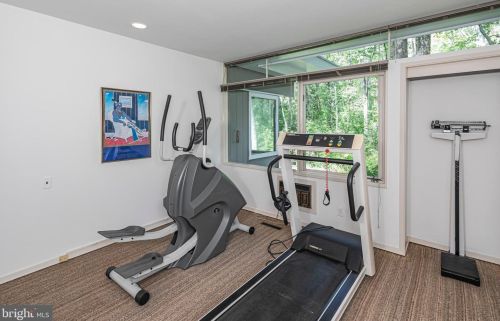 24 Brookstone Dr, Princeton NJ 08540-2402 exterior