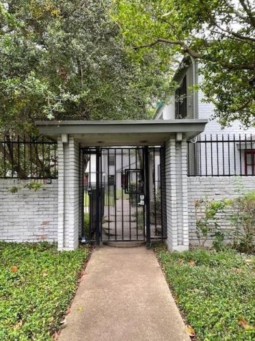 5032 Hall St, Dallas TX 75226-1337 exterior