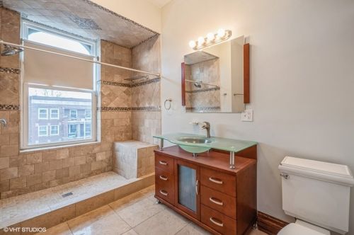 5327 Michigan Ave, Chicago IL 60615-4625 exterior