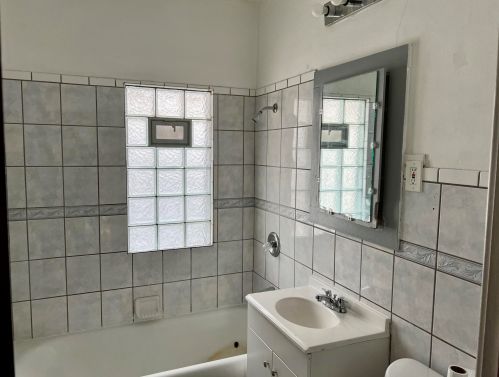 2867 37th St, Milwaukee, WI 53215-3512