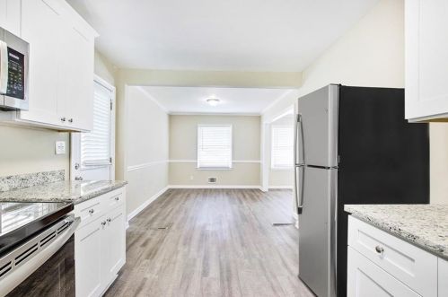 2246 Collins Dr, Atlanta GA  30344-1008 exterior