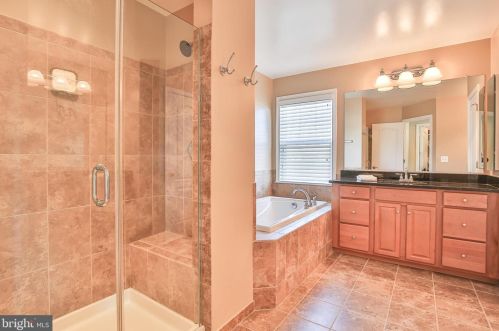 16609 Fox Chase Ct, Leesburg VA 20176-7845 exterior