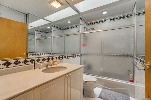 44 Hamlet Dr, Commack NY 11725-4438 exterior