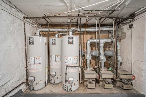 111 Hauxhurst Ave, Union City NJ 07086-6836 exterior