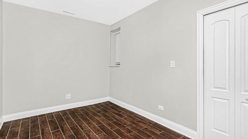 6501 Kimbark Ave, Chicago IL 60637-4677 exterior