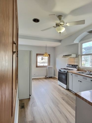 4832 Bernard St, Chicago IL 60625-5414 exterior