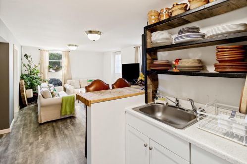 307 Hamilton Ave, Greenwich CT 06830-6180 exterior