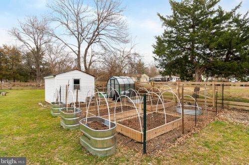 8901 Vly Frg Dr, Alexandria VA exterior