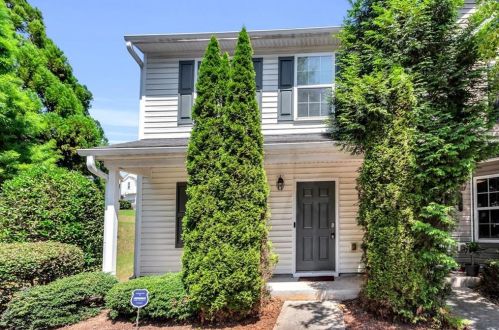 736 Crestwell Cir, Atlanta, GA 30331-8628