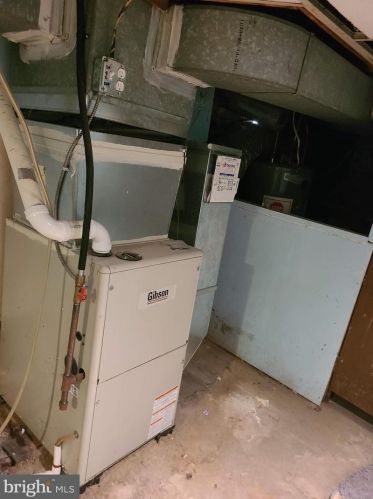 319 Engle St, Chester PA 19013-2509 exterior