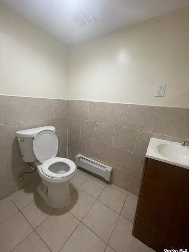 87-22 144th St, Jamaica NY 11435-3104 exterior