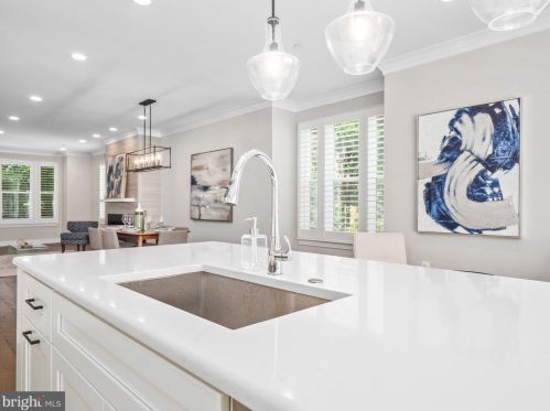 10346 Grosvenor Pl, Rockville MD 20852 exterior