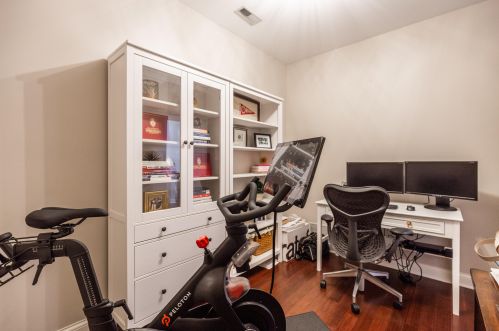 1920 Farwell Ave, Milwaukee WI  53202-1571 exterior