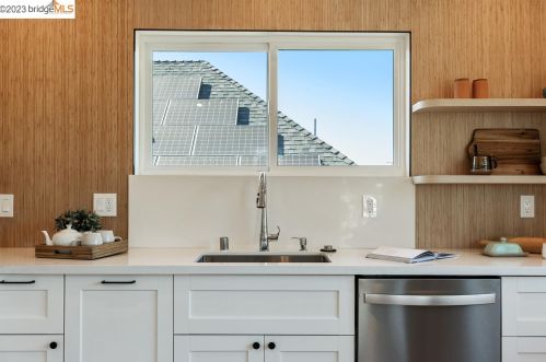 1519 Fairview St, Berkeley CA 94703-2414 exterior