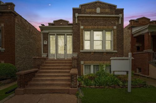 2331 59th Ct, Chicago, IL 60804-2621